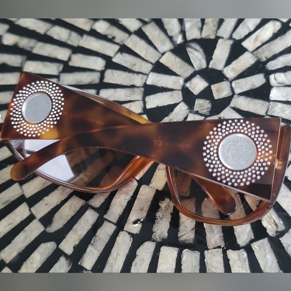 Versace Havana Brown Vintage Sunglasses - Picture 4 of 15